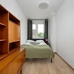 Large In Center On The Market With 3 Bedrooms And Balcony By Renters Apartment