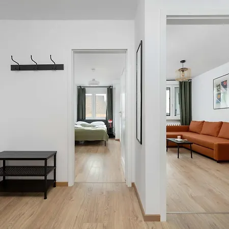 Large In Center On The Market With 3 Bedrooms And Balcony By Renters 아파트 *