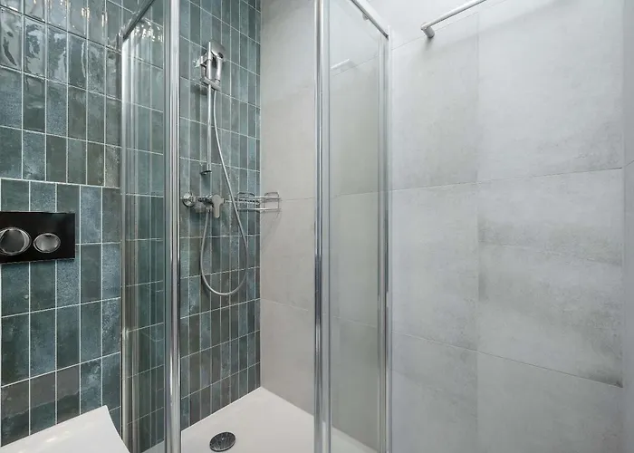 Large In Center On The Market With 3 Bedrooms And Balcony By Renters 아파트 *