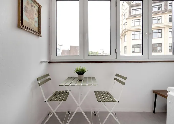 Large In Center On The Market With 3 Bedrooms And Balcony By Renters 브로츠와프