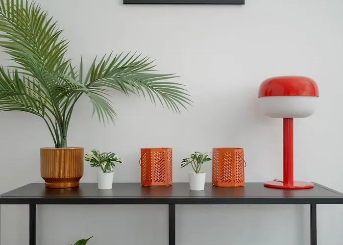 Large In Center On The Market With 3 Bedrooms And Balcony By Renters * 브로츠와프