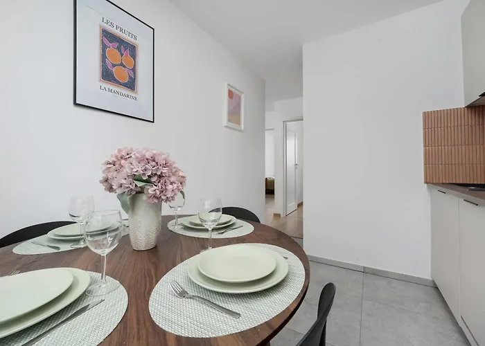 Large In Center On The Market With 3 Bedrooms And Balcony By Renters 아파트 브로츠와프