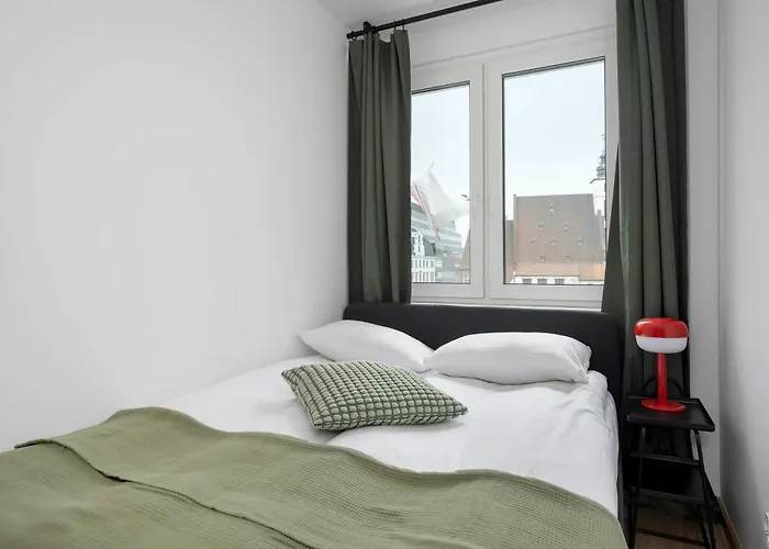 Large In Center On The Market With 3 Bedrooms And Balcony By Renters 아파트 브로츠와프