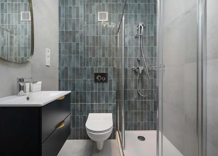 Large In Center On The Market With 3 Bedrooms And Balcony By Renters * 브로츠와프