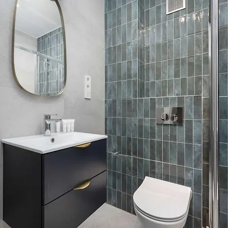 Apartamento Large In Center On The Market With 3 Bedrooms And Balcony By Renters Breslavia