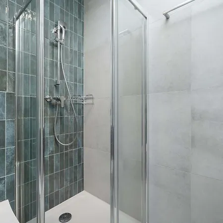 Large In Center On The Market With 3 Bedrooms And Balcony By Renters Lejlighed *