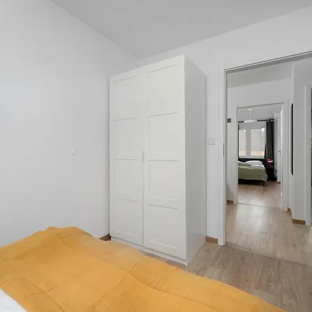 Lejlighed Large In Center On The Market With 3 Bedrooms And Balcony By Renters Wrocław