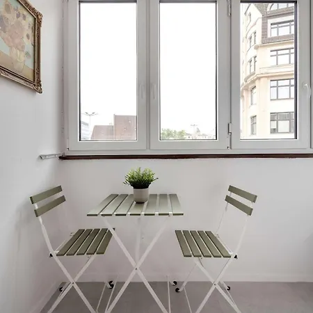 Large In Center On The Market With 3 Bedrooms And Balcony By Renters Breslavia